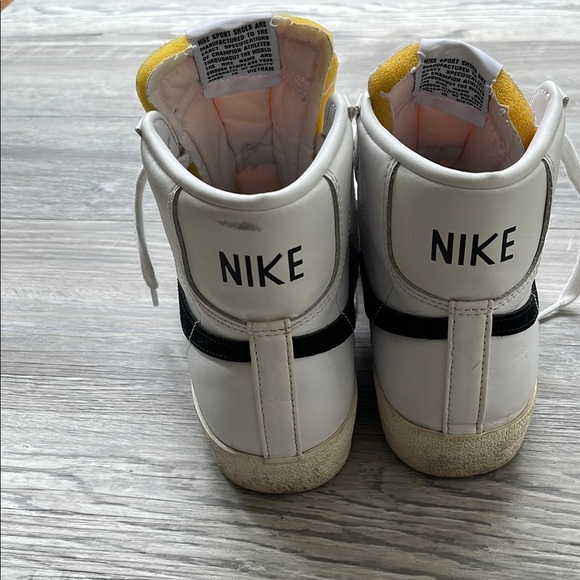 Nike Blazer High-Top Sneakers  sizes 7.5 - Picture 2 of 8